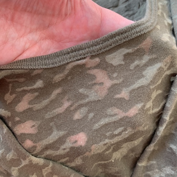 5/$20 Mudd size Small burnout long sleeve tshirt, camo. Runs more like XS. - Picture 3 of 3